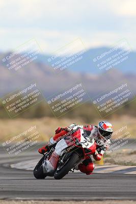 media/Nov-16-2025-Race Pace (Sun) [[8c5fa54630]]/Non Verified Riders (1st 20 Minutes)/5-Turn 15 (110pm)/